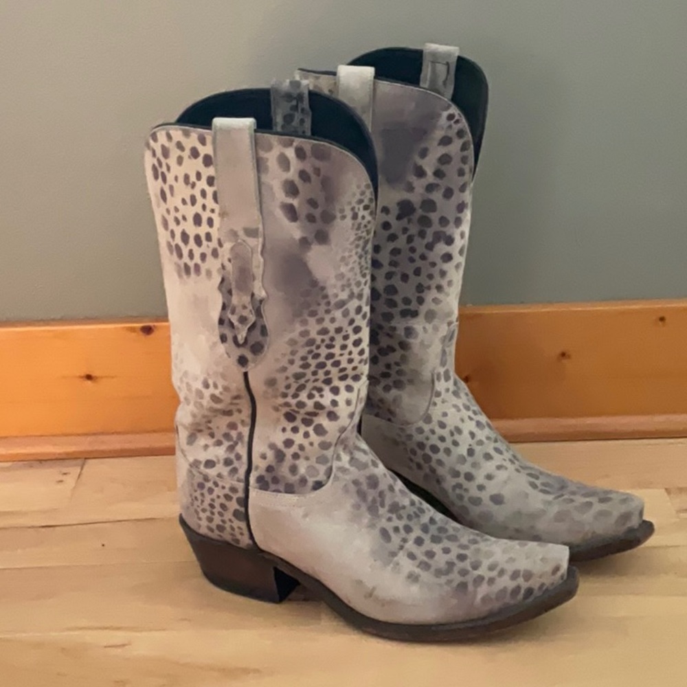 Lucchese 7 1/2 Cheetah snip toe Cowboy boots